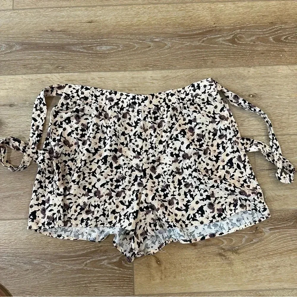 Primark Women's Beige & Black Floral Pull-On Shorts with Waist Tie Size 10 NWT